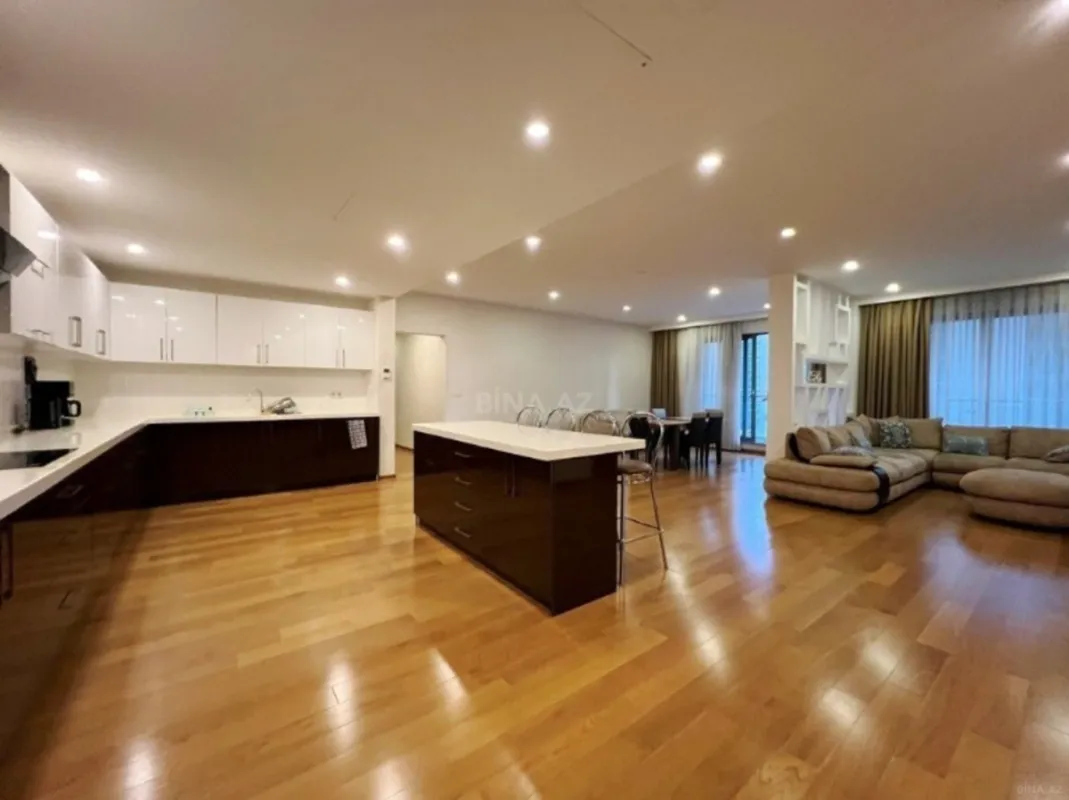 Kirayə verilir 2 otaqlı mənzil 107 m²