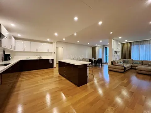 Kirayə verilir 2 otaqlı mənzil 107 m²