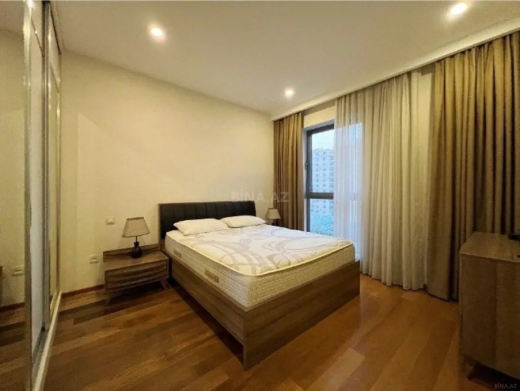 Kirayə verilir 2 otaqlı mənzil 107 m²