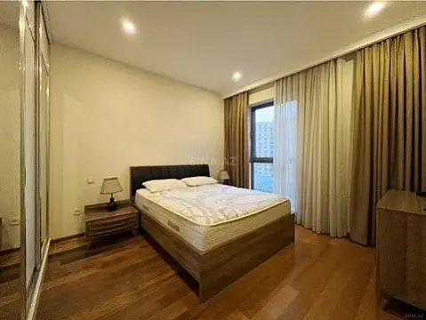 Kirayə verilir 2 otaqlı mənzil 107 m²