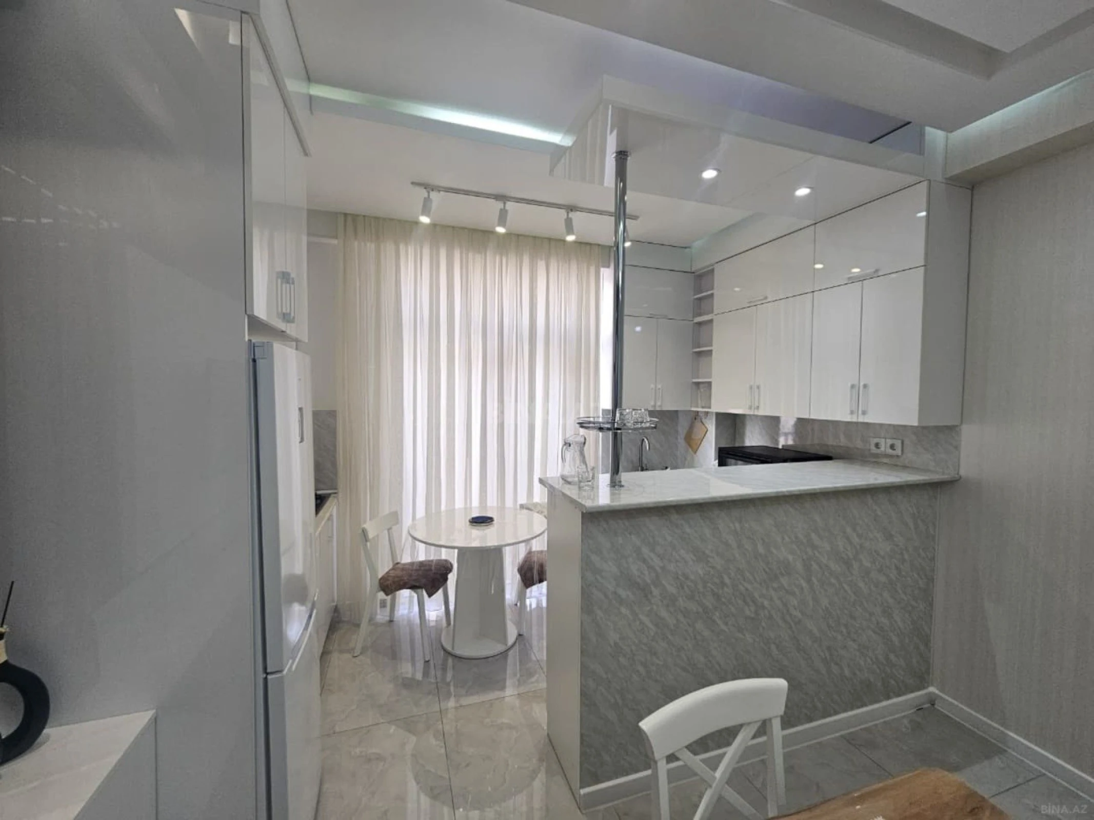 Satılır 2 otaqlı mənzil 61 m²