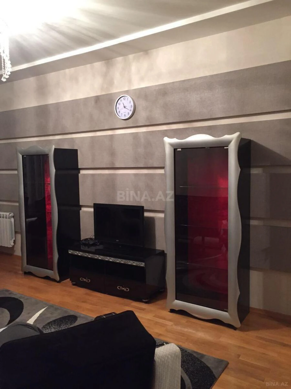 Kirayə verilir 2 otaqlı mənzil 95 m²