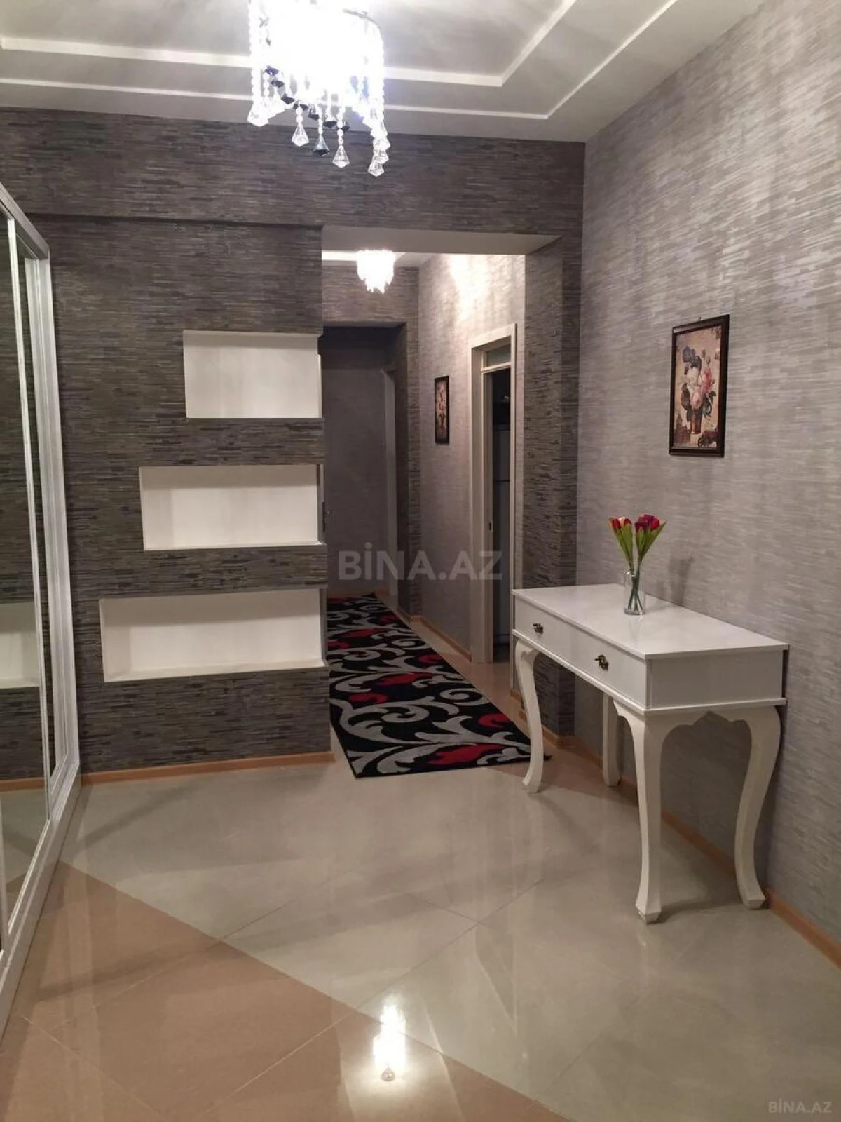 Kirayə verilir 2 otaqlı mənzil 95 m²