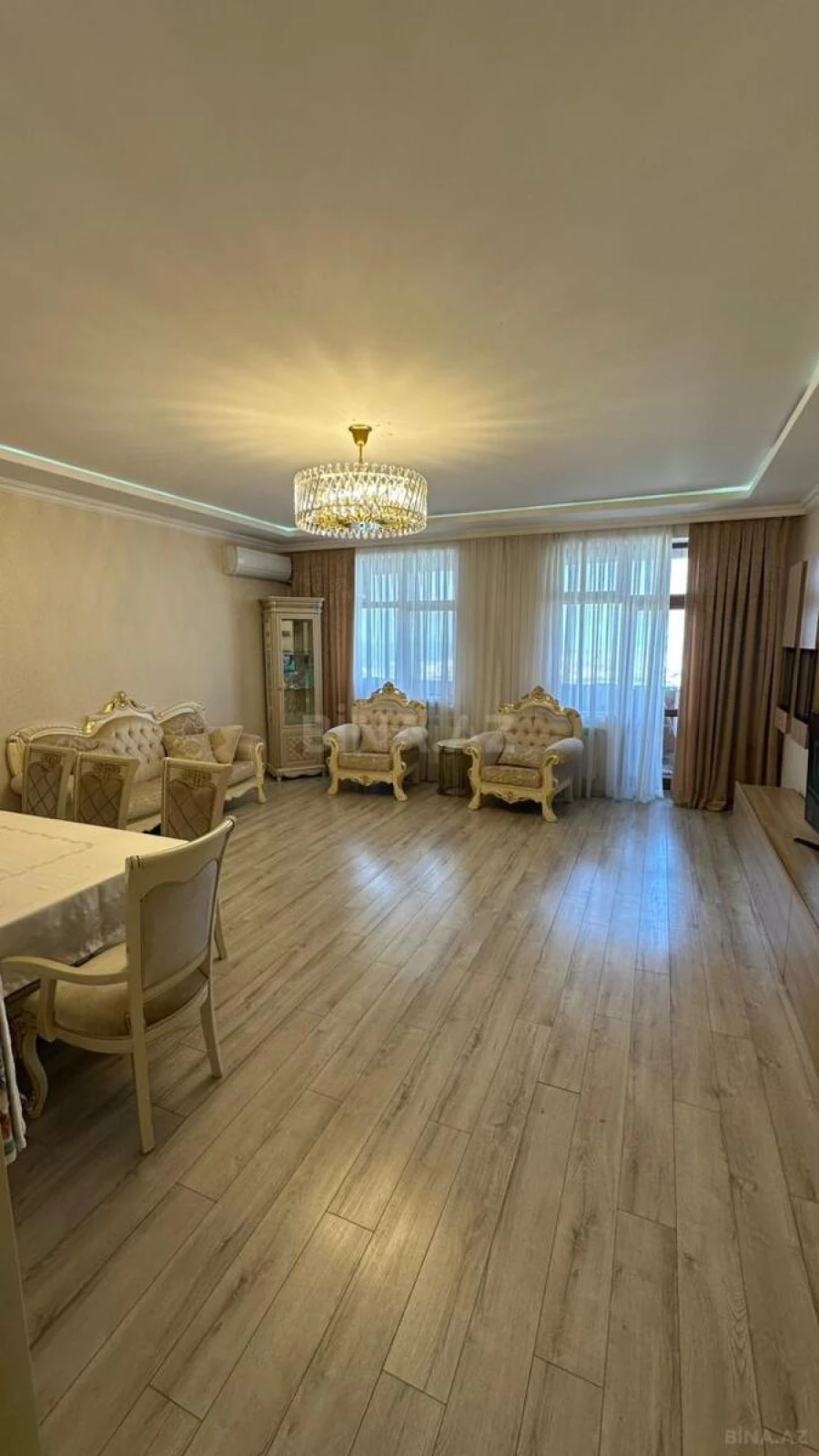 Satılır 3 otaqlı mənzil 155 m²