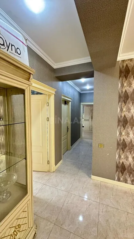 Satılır 3 otaqlı mənzil 155 m²