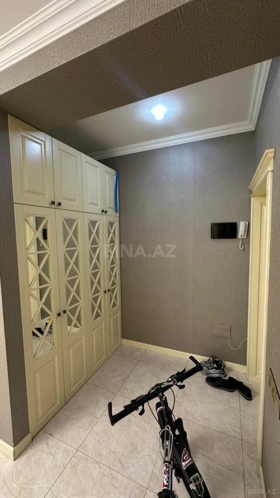 Satılır 3 otaqlı mənzil 155 m²