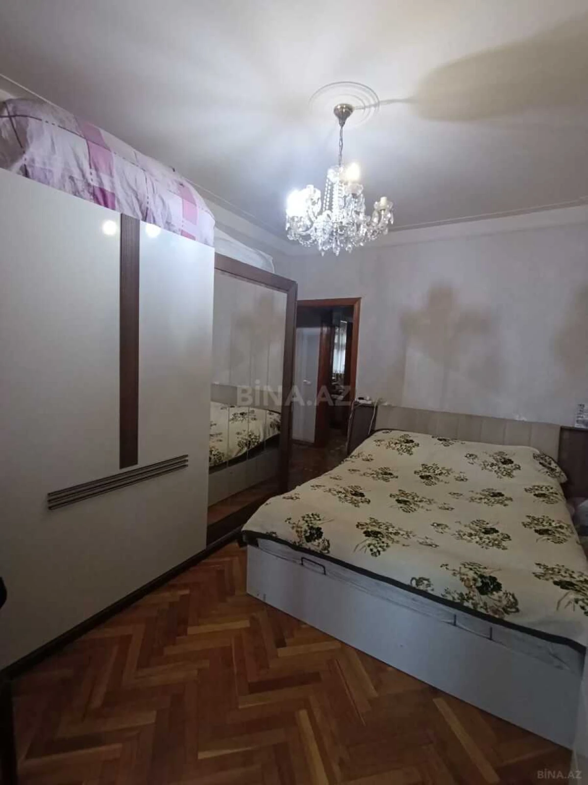 Satılır 4 otaqlı mənzil 125 m²