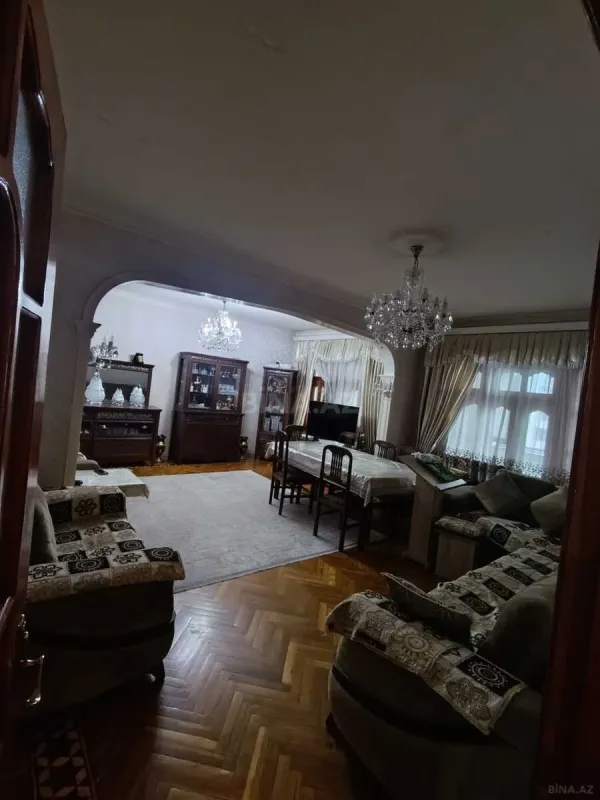 Satılır 4 otaqlı mənzil 125 m²