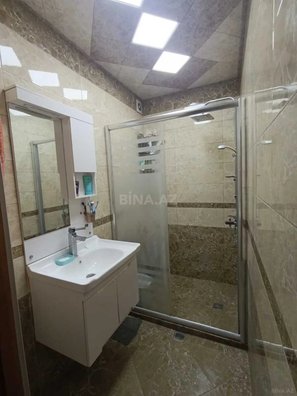 Satılır 4 otaqlı mənzil 125 m²