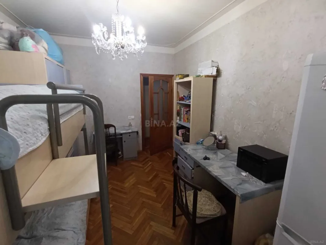 Satılır 4 otaqlı mənzil 125 m²