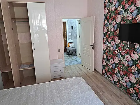 Kirayə verilir 2 otaqlı mənzil 65 m²