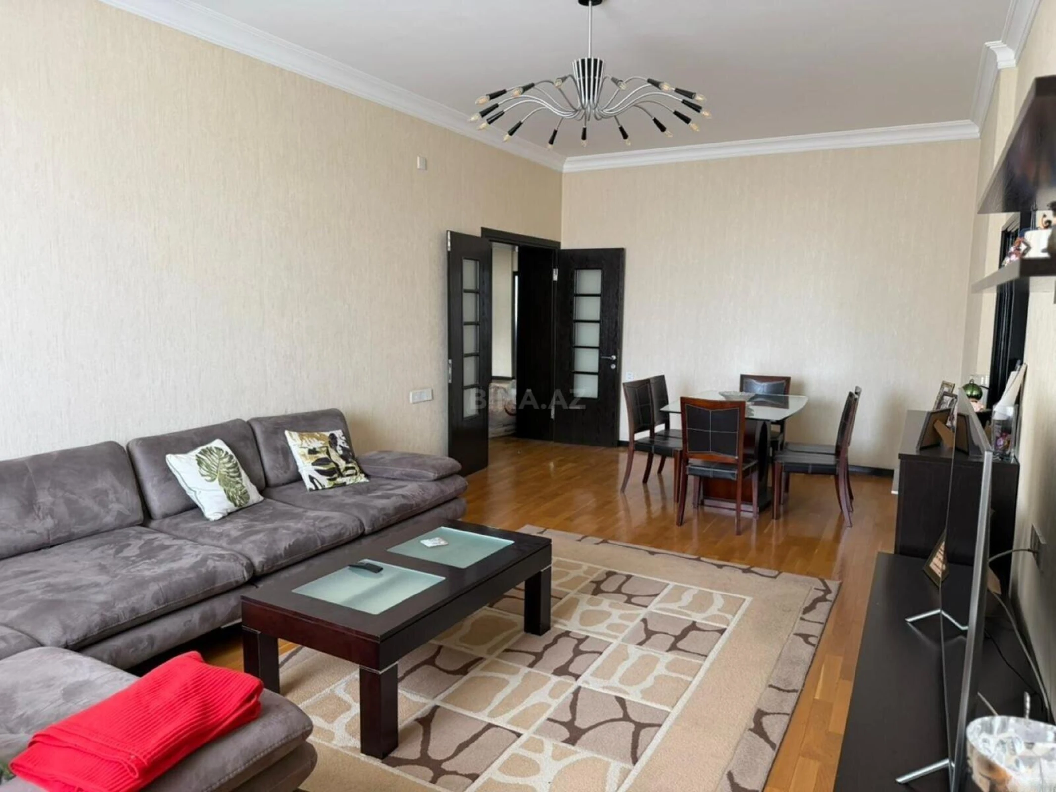 Satılır 3 otaqlı mənzil 140 m²
