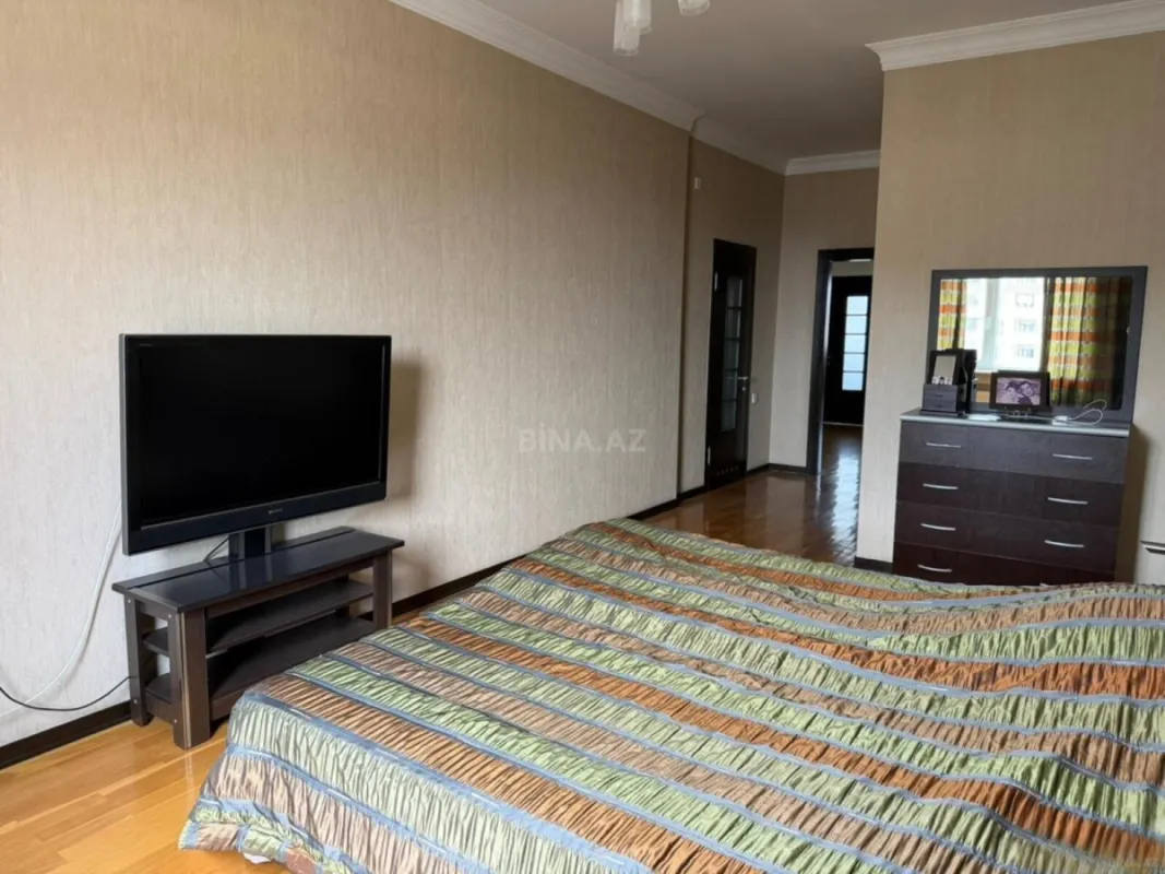 Satılır 3 otaqlı mənzil 140 m²