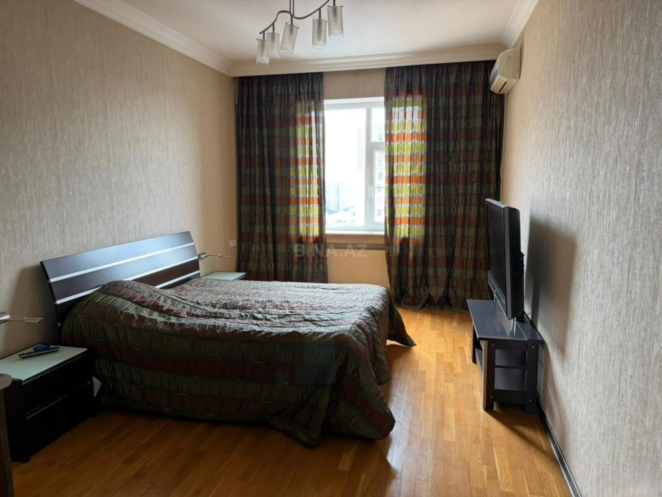 Satılır 3 otaqlı mənzil 140 m²