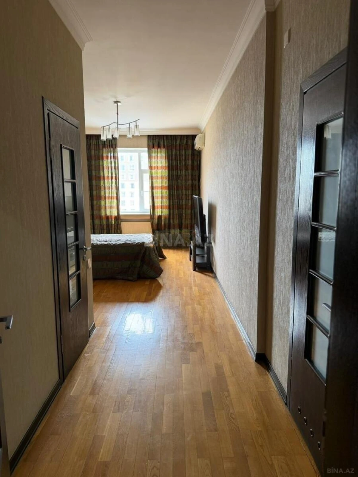 Satılır 3 otaqlı mənzil 140 m²