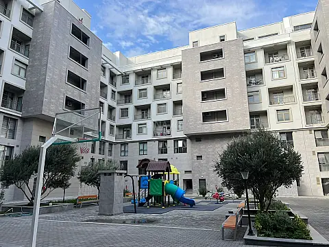 Satılır 5 otaqlı mənzil 255 m²