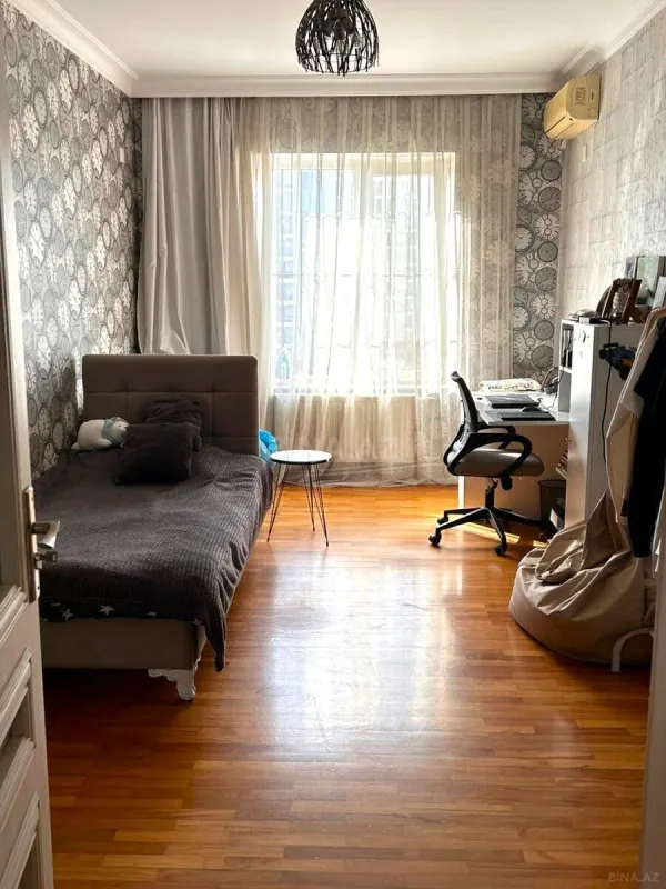 Satılır 3 otaqlı mənzil 115 m²