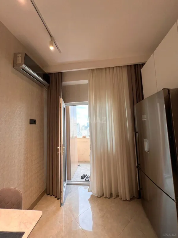 Satılır 4 otaqlı mənzil 200 m²
