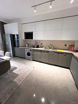 Satılır 4 otaqlı mənzil 200 m²