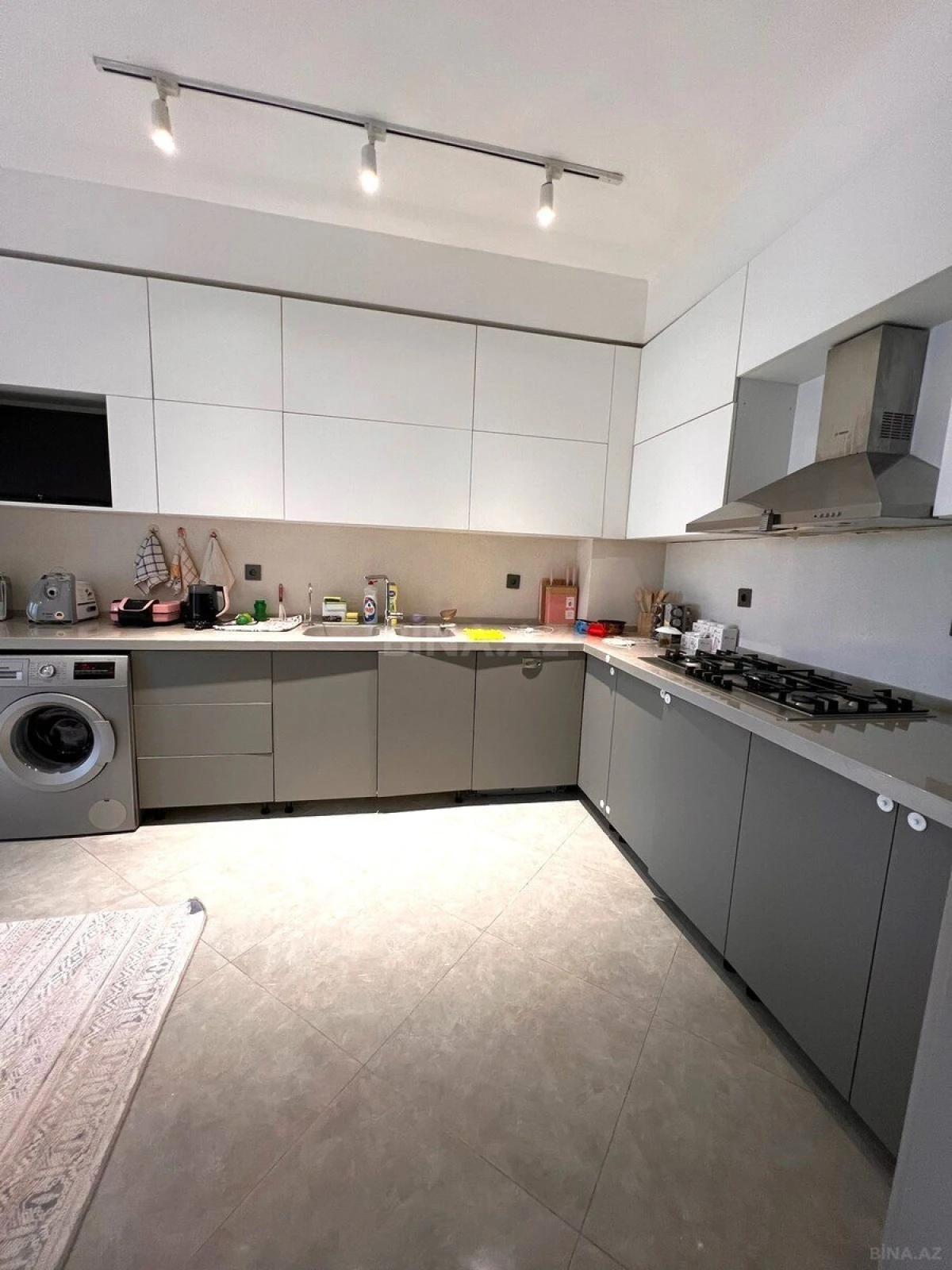 Satılır 4 otaqlı mənzil 200 m²