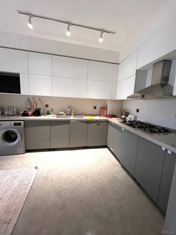 Satılır 4 otaqlı mənzil 200 m²