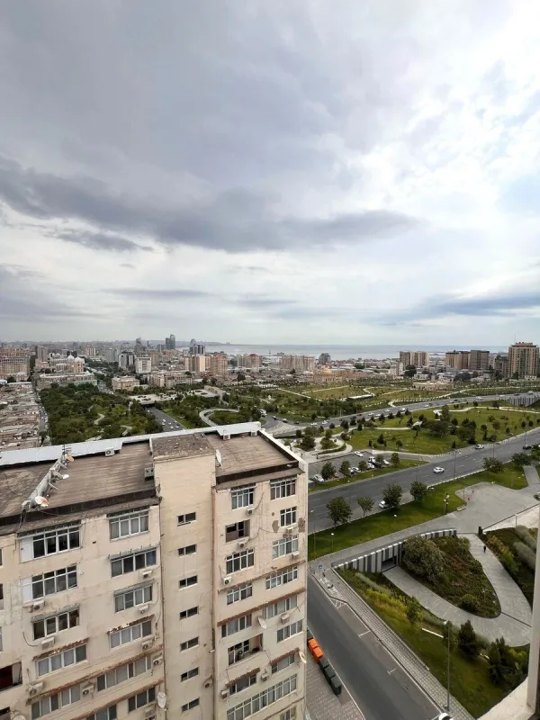 Satılır 4 otaqlı mənzil 200 m²