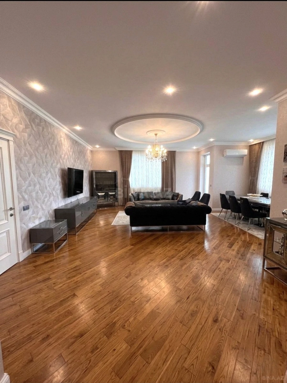 Satılır 4 otaqlı mənzil 200 m²