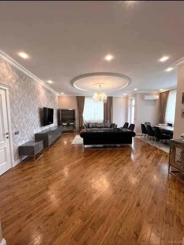Satılır 4 otaqlı mənzil 200 m²