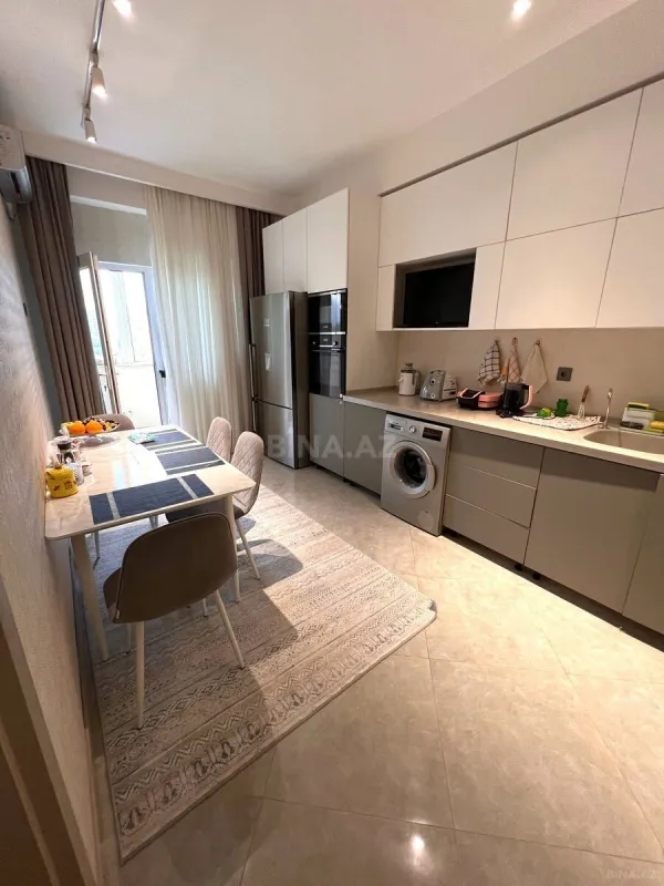 Satılır 4 otaqlı mənzil 200 m²