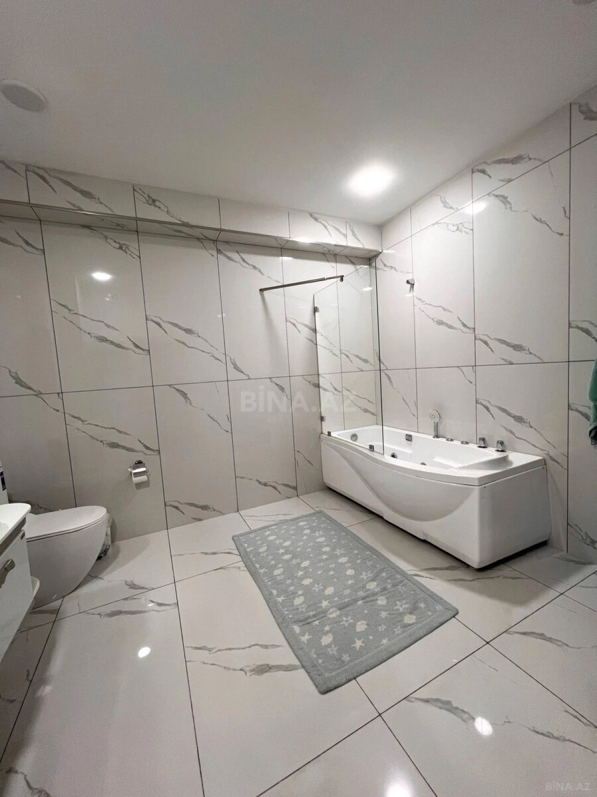 Satılır 4 otaqlı mənzil 200 m²