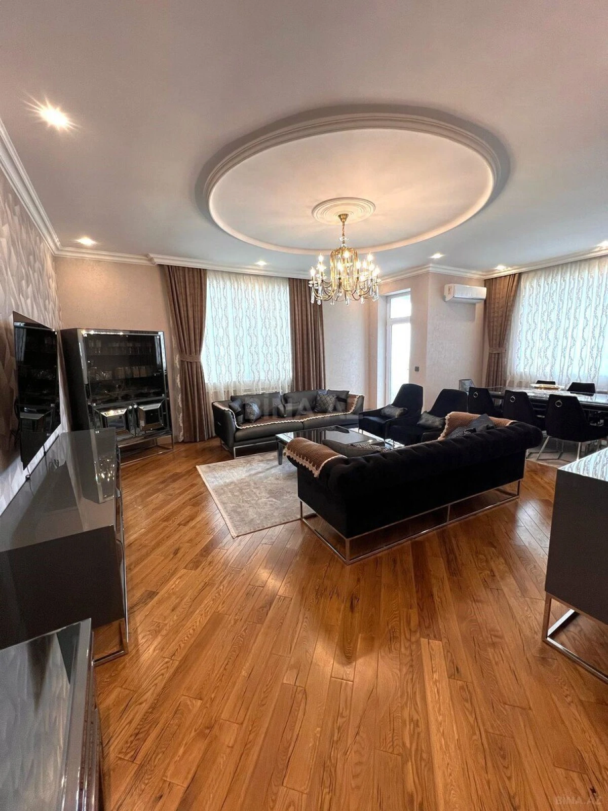 Satılır 4 otaqlı mənzil 200 m²