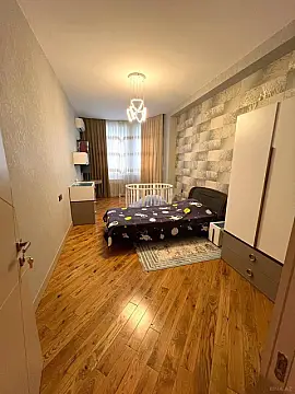 Satılır 4 otaqlı mənzil 200 m²