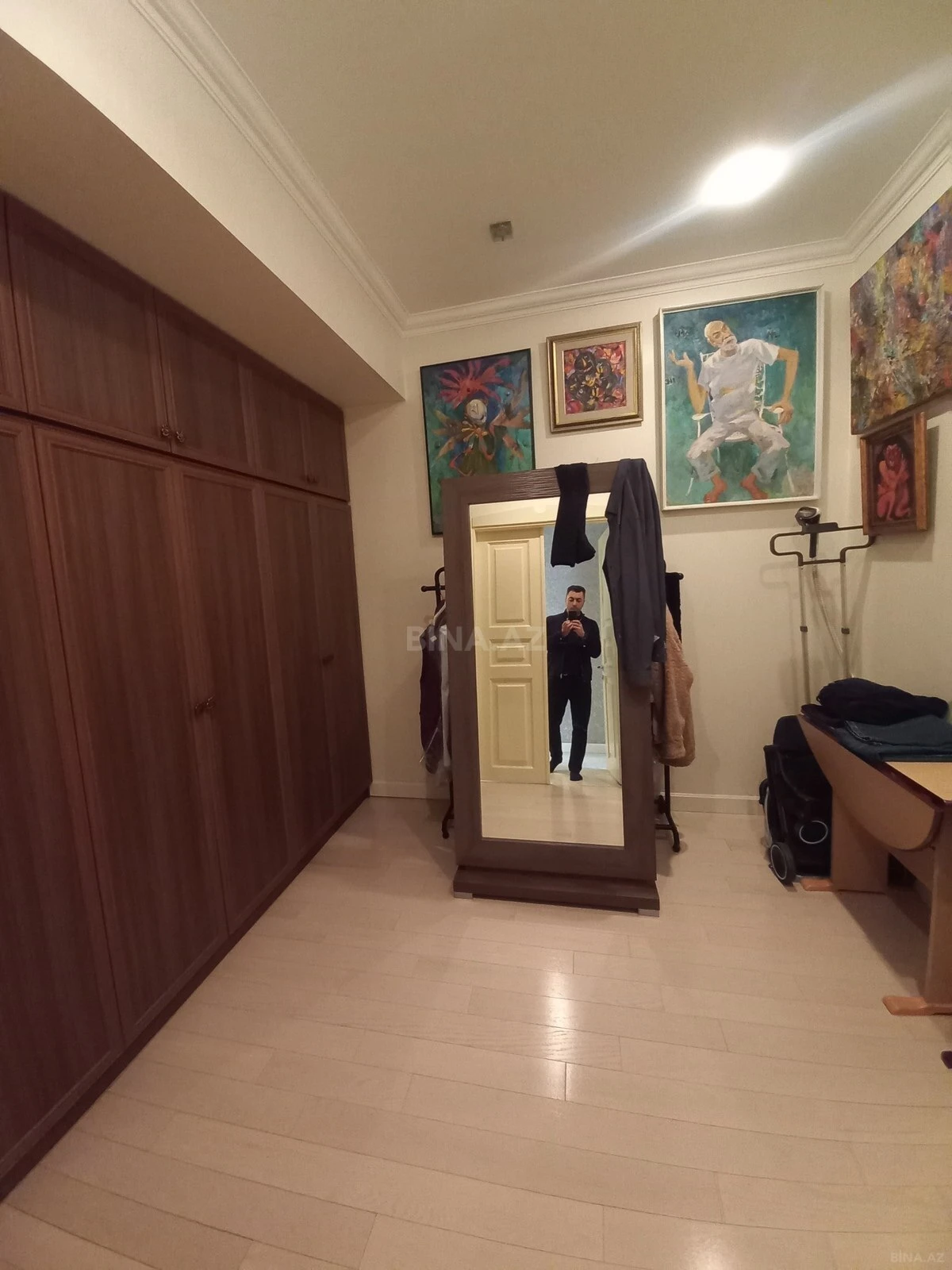 Satılır 4 otaqlı mənzil 210 m²