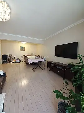 Satılır 4 otaqlı mənzil 210 m²