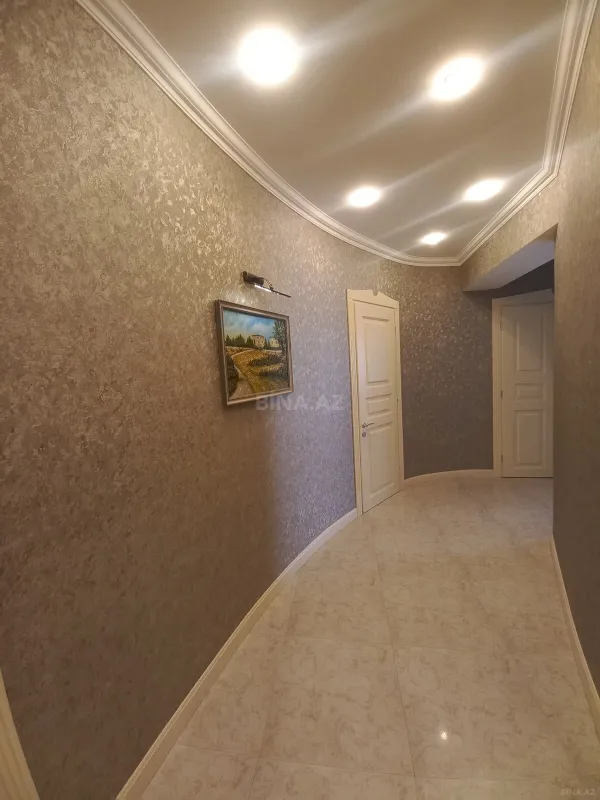 Satılır 4 otaqlı mənzil 210 m²