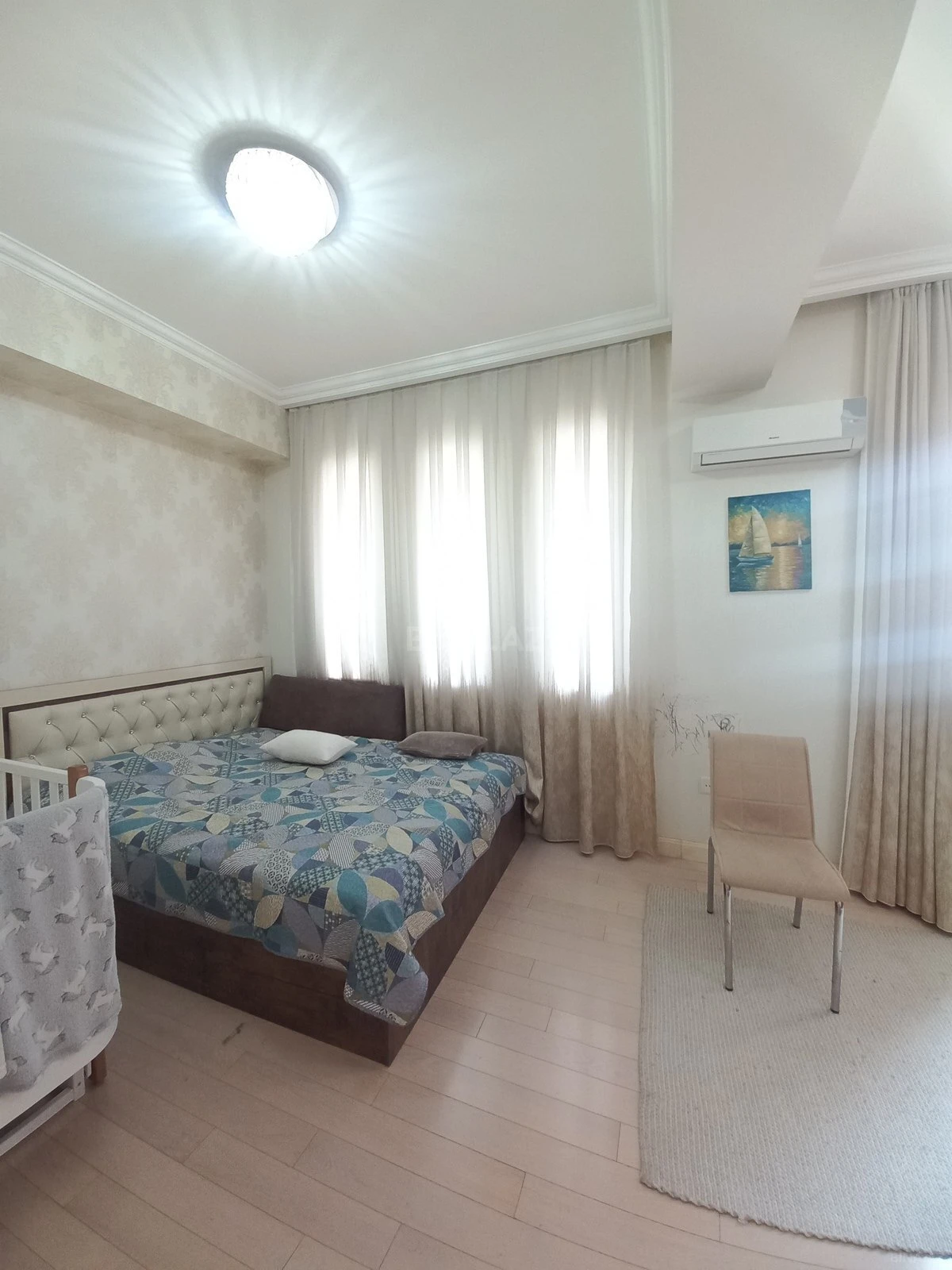Satılır 4 otaqlı mənzil 210 m²