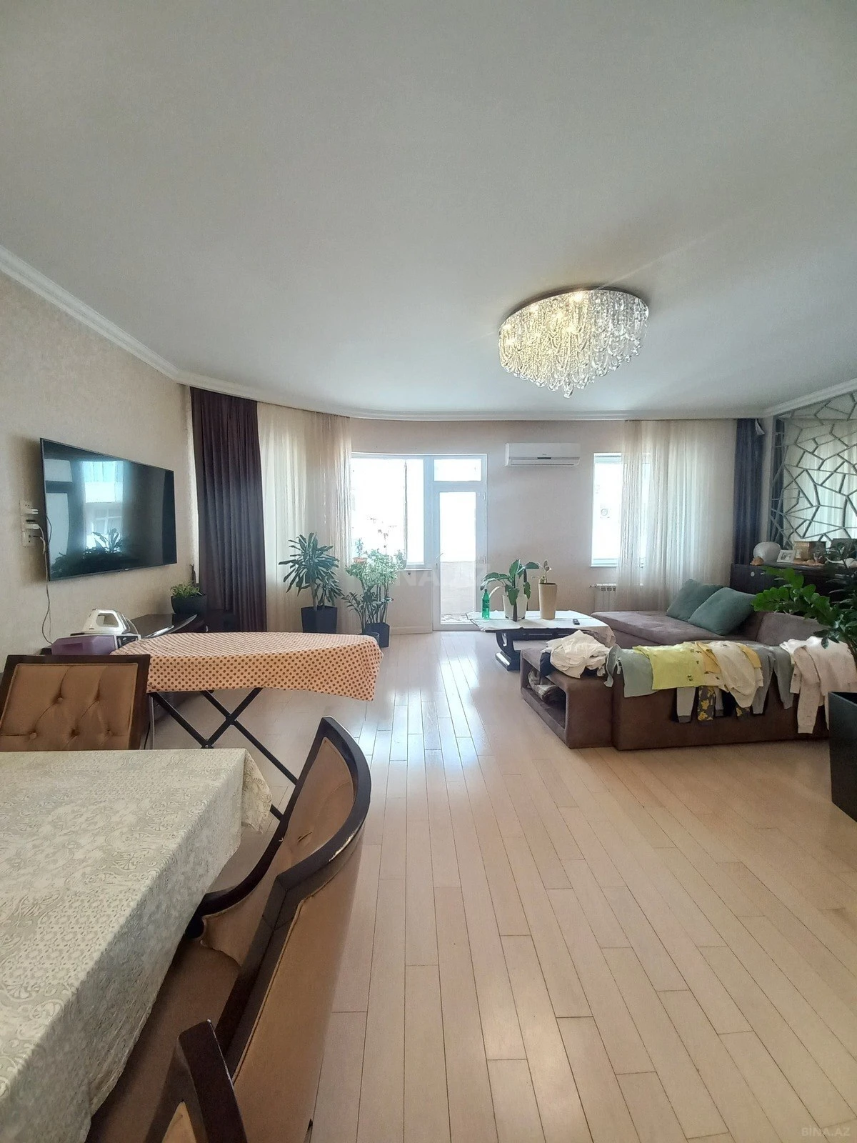 Satılır 4 otaqlı mənzil 210 m²