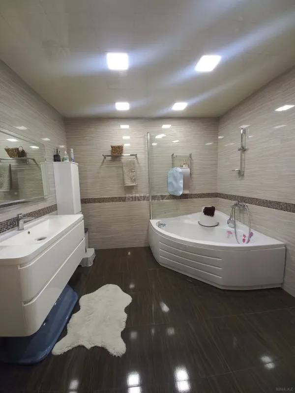 Satılır 4 otaqlı mənzil 210 m²