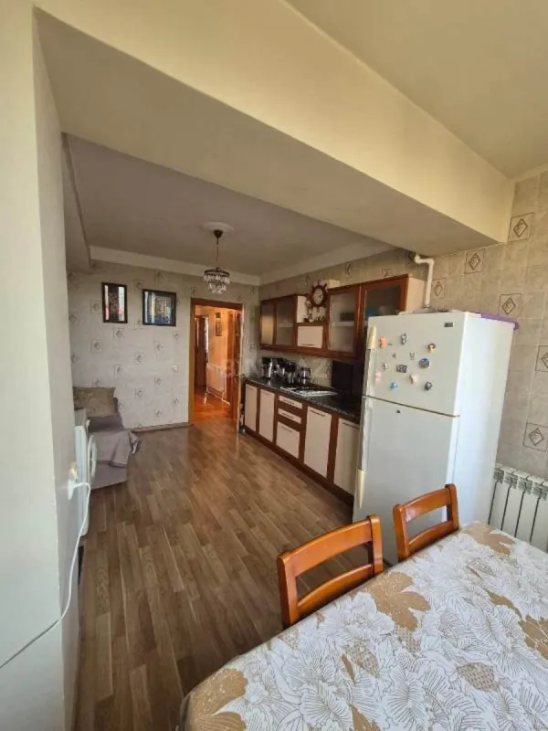 Satılır 4 otaqlı mənzil 117 m²