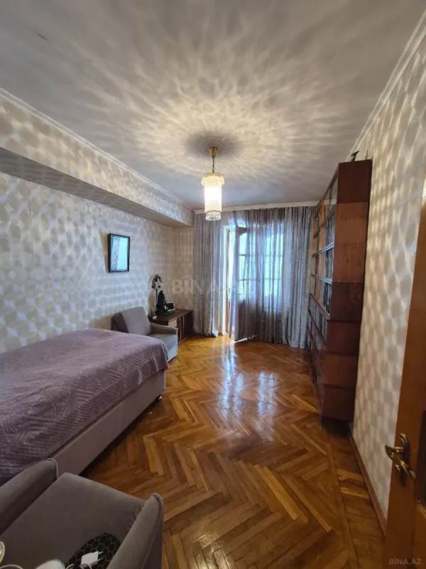 Satılır 4 otaqlı mənzil 117 m²