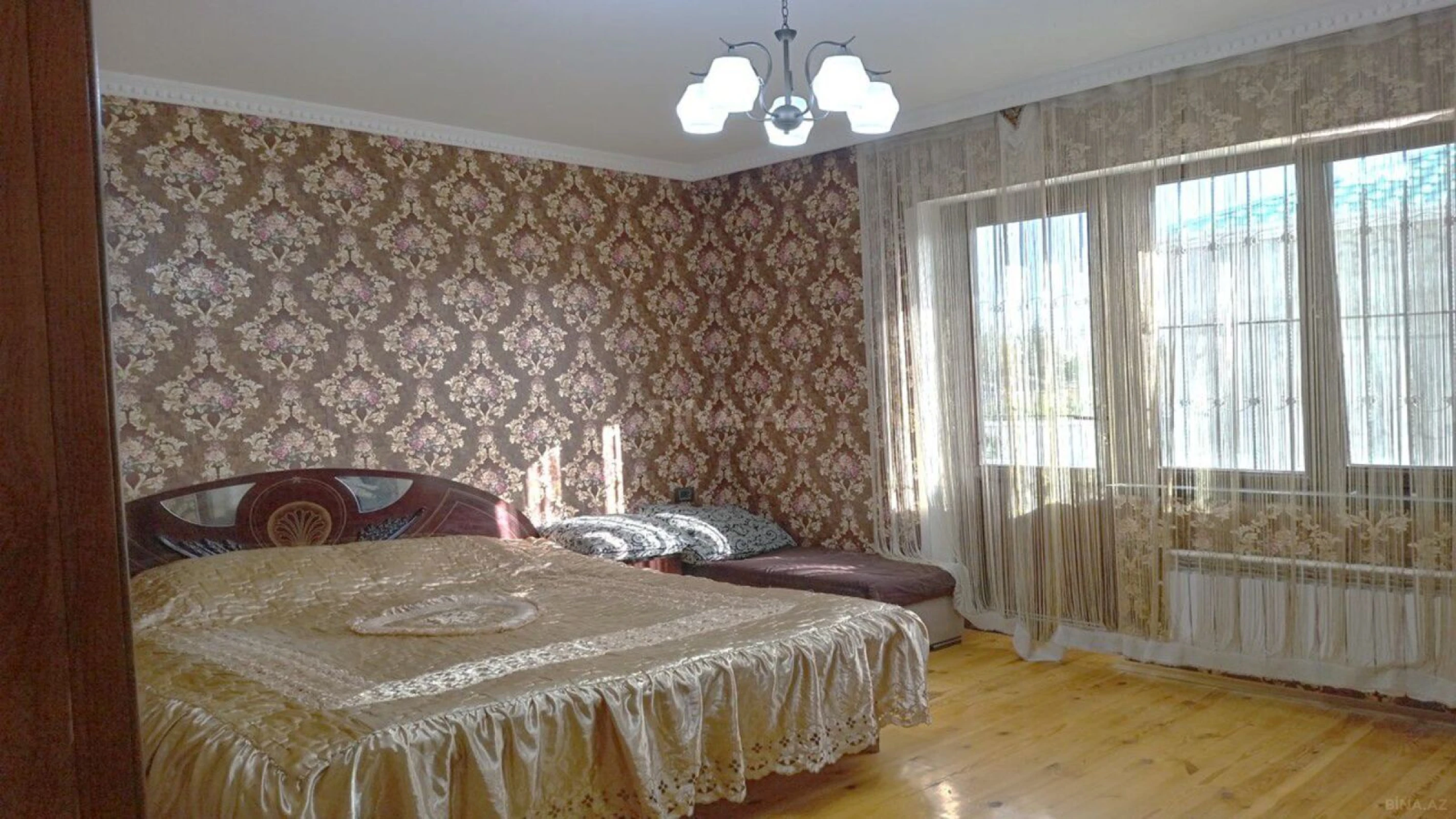 Satılır 5 otaqlı həyət evi 285 m²
