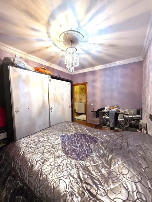 Satılır 6 otaqlı mənzil 132 m²