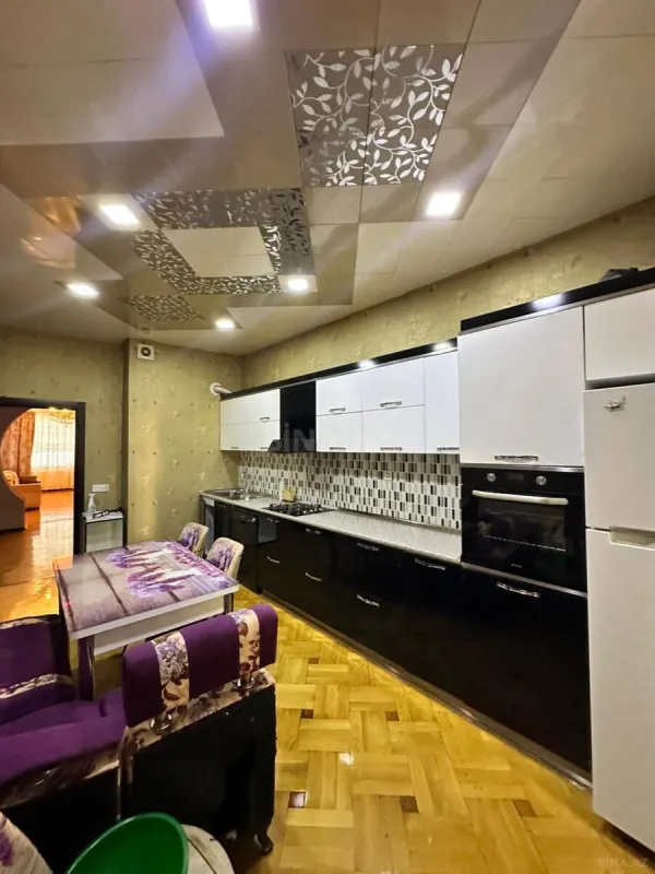 Kirayə verilir 3 otaqlı mənzil 118 m²