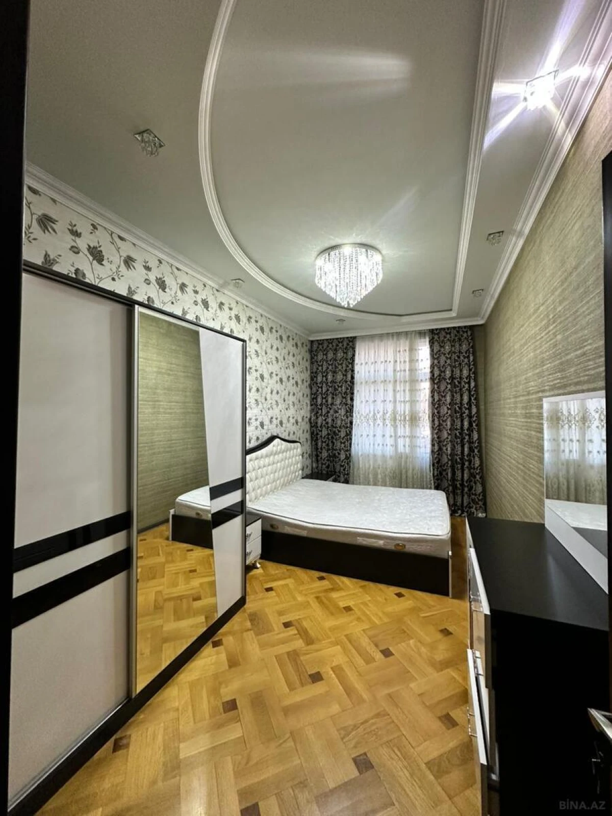 Kirayə verilir 3 otaqlı mənzil 118 m²