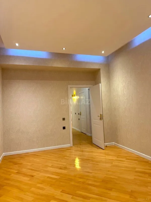 Satılır 3 otaqlı mənzil 140 m²