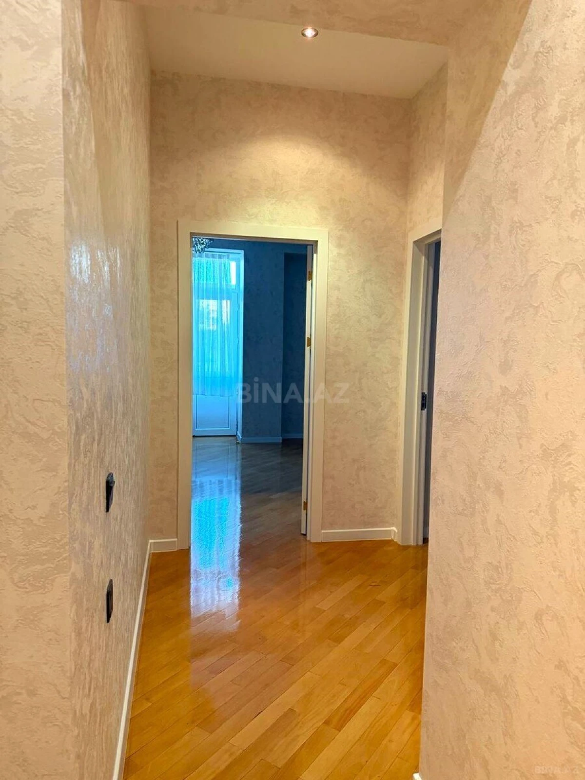 Satılır 3 otaqlı mənzil 140 m²
