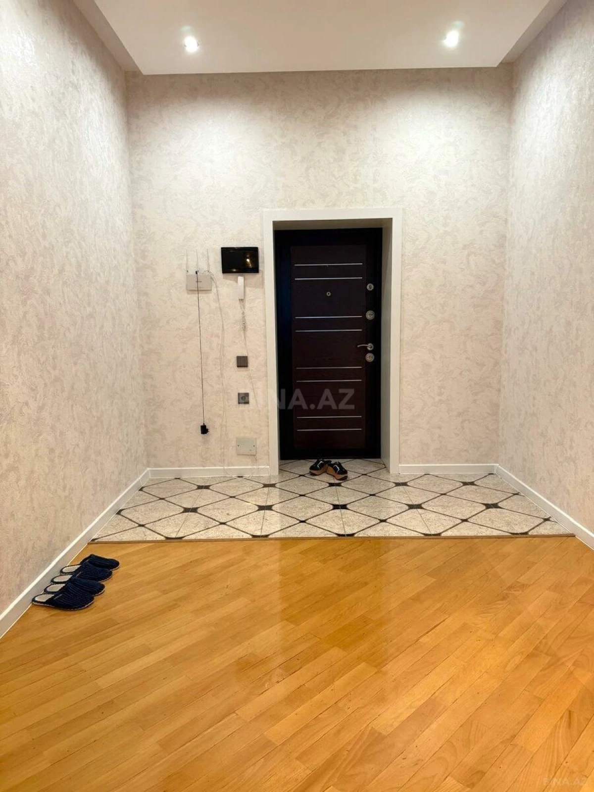 Satılır 3 otaqlı mənzil 140 m²