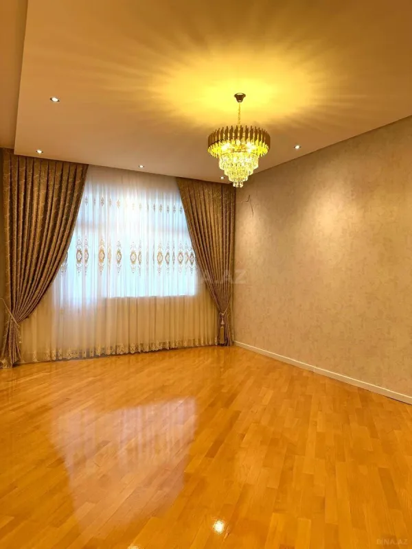 Satılır 3 otaqlı mənzil 140 m²