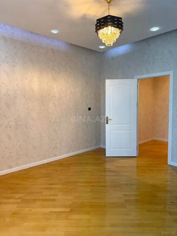 Satılır 3 otaqlı mənzil 140 m²
