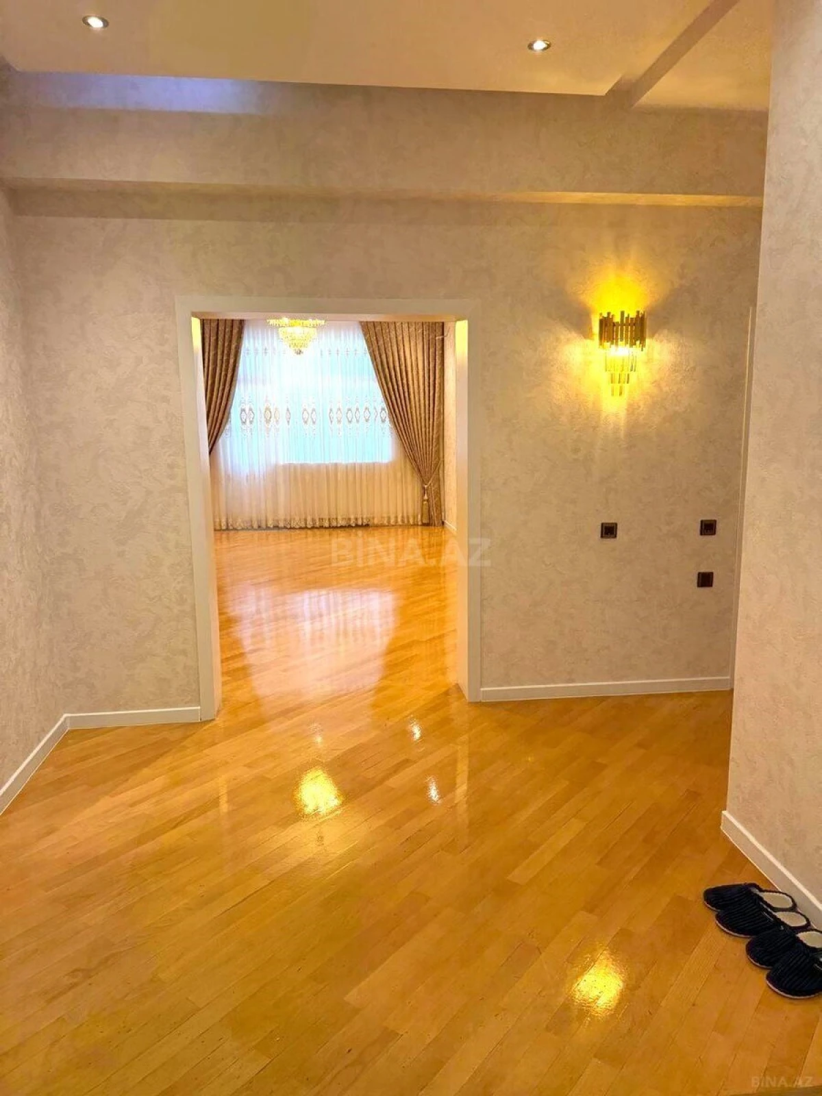 Satılır 3 otaqlı mənzil 140 m²